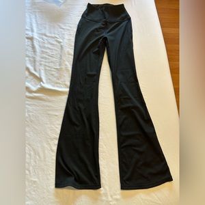 Black Groove Super-High-Rise Flared Pant Nulu size 2